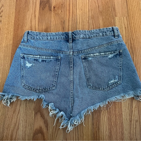 🌸ZARA Denim Shorts - Picture 3 of 5